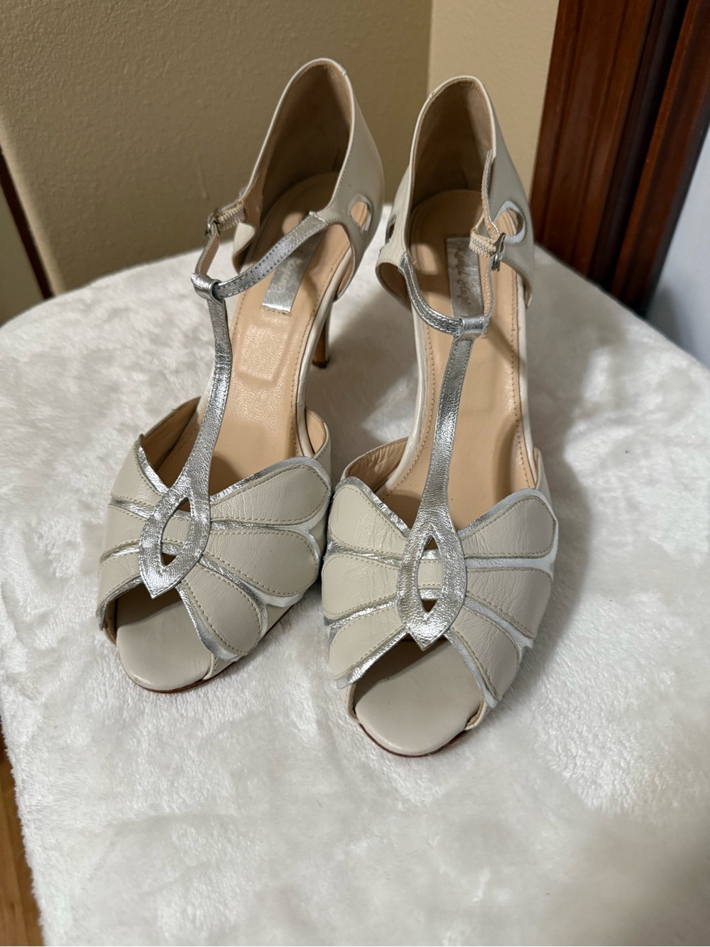 Rachel Simpson Mimosa Ivory Leather & Silver T-Bar Wedding Bridal Heels Sz 9
